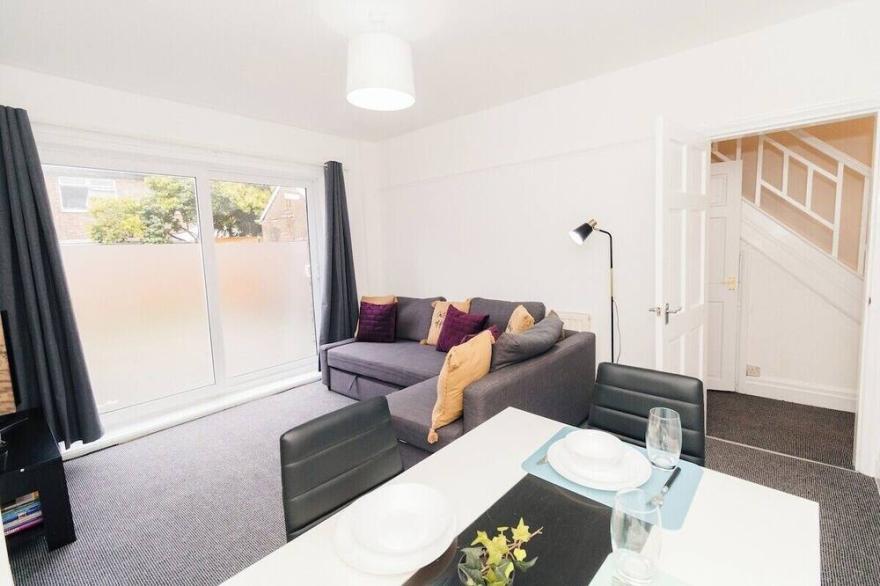 Spacious 4-Bed Manchester Retreat | Free Parking