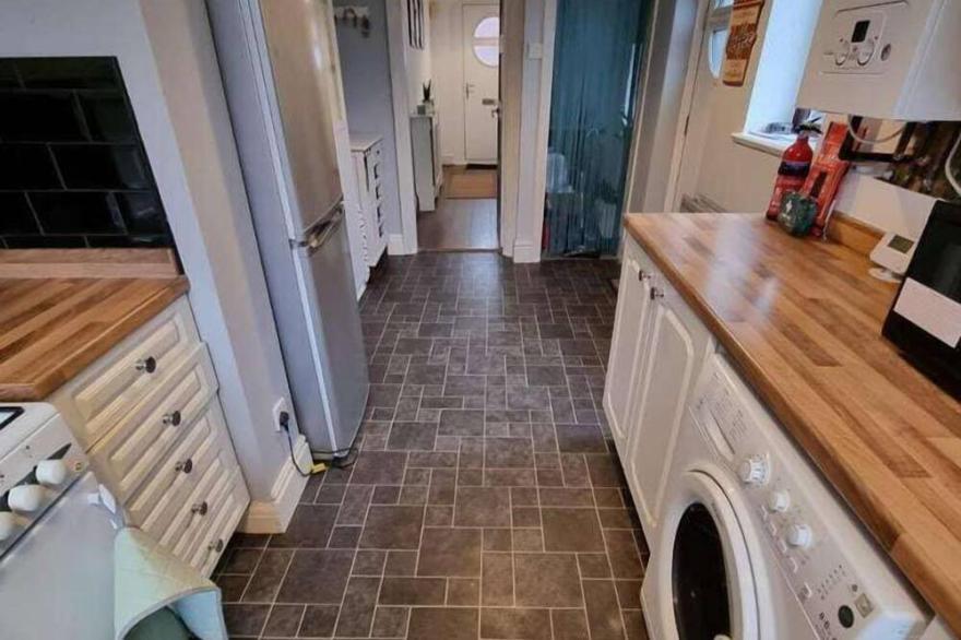 Fully Equipped 3BR House with FREE Parking