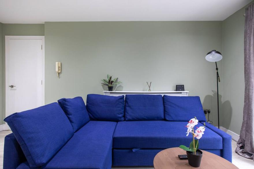 Fabulous Modern Luxury Apartment Sleeps 6- Parking