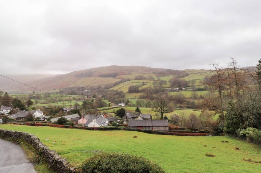 ROSE COTTAGE AT TROUTBECK, character holiday cottage in Troutbeck