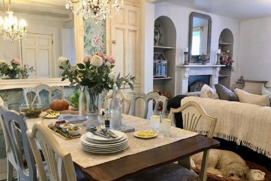 Stroll along 3 miles of golden sand-Almond Cottage; Vintage Chic & Dog Friendly