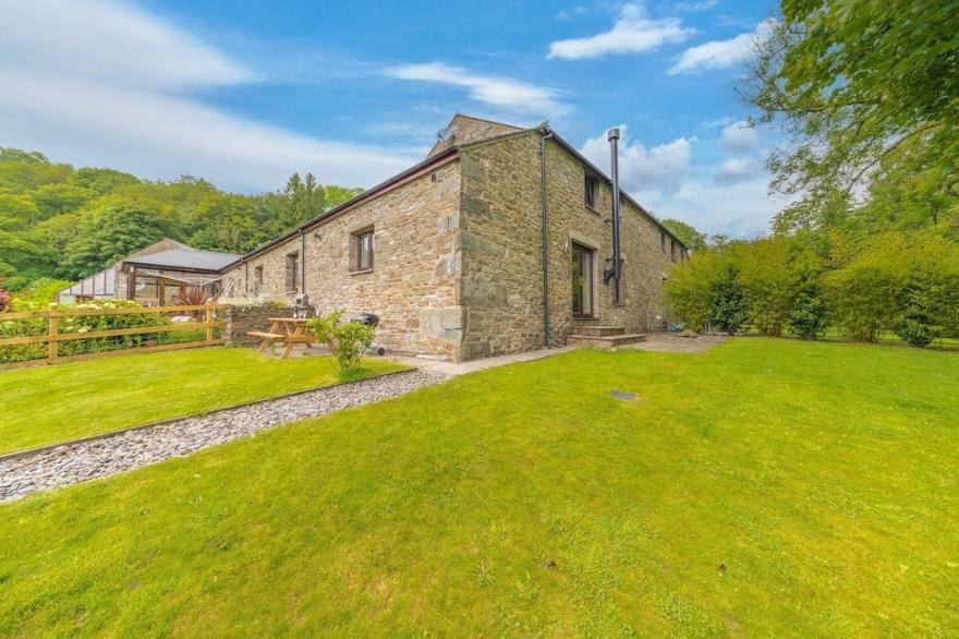 Beautiful & stylish 3 bedroom Lake District cottage with private gardens