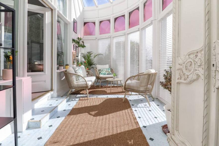 ISMAY BILLIARD ROOM APARTMENT - TITANIC INTEREST in Waterloo, Merseyside