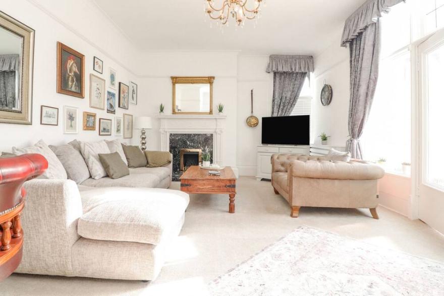 ISMAY BILLIARD ROOM APARTMENT - TITANIC INTEREST in Waterloo, Merseyside