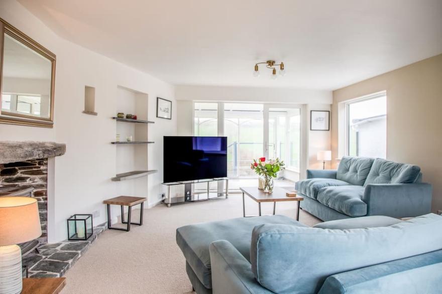 SOU WEST, pet friendly, character holiday cottage in Hope Cove