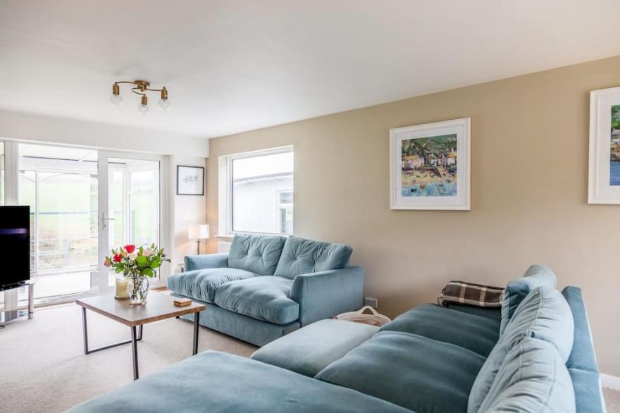 SOU WEST, pet friendly, character holiday cottage in Hope Cove