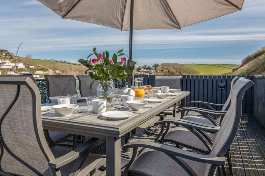 7 BEACHDOWN, pet friendly, character holiday cottage in Challaborough