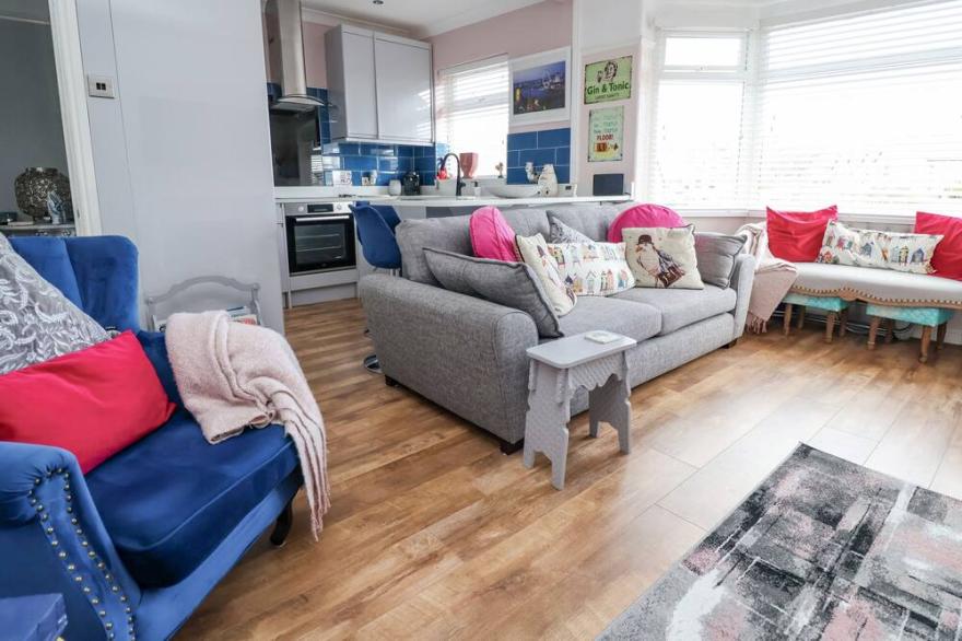 SEASHELLS, pet friendly, country holiday cottage in Rhos-On-Sea