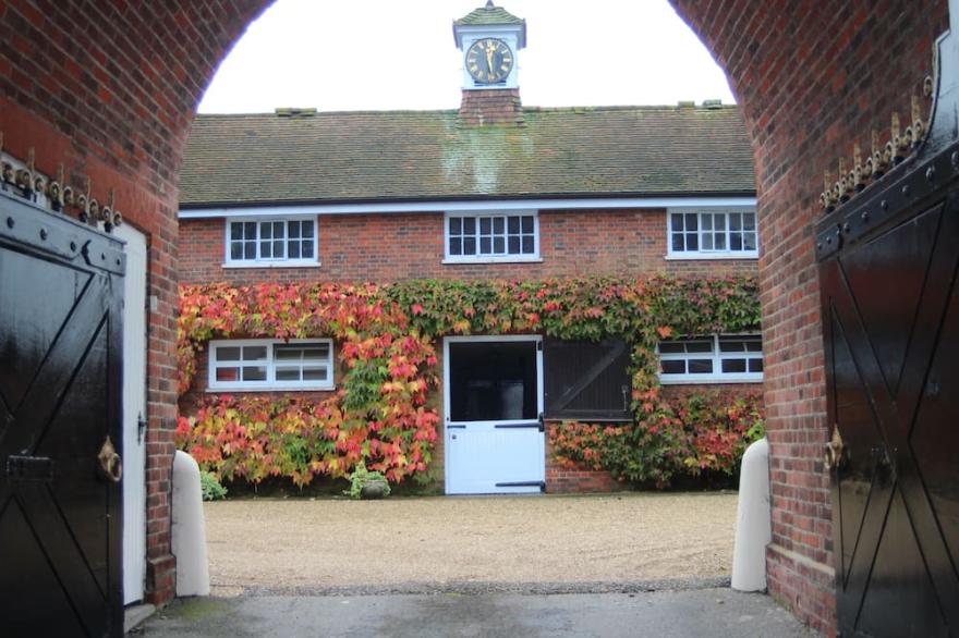 Detached Luxury Gatehouse In rural surroundings