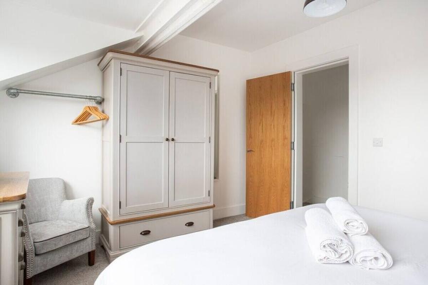 Fabulous Penthouse, Brilliant Location, Sleeps 6!