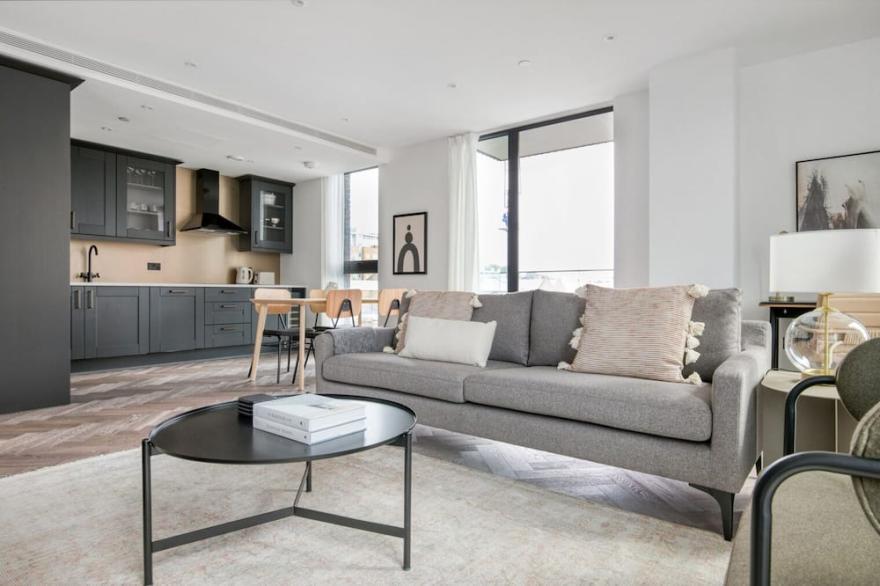 New Build City of London 2BR w/ Concierge, nr Tower Hill, by Blueground