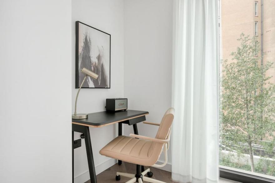 New Build City of London 2BR w/ Concierge, nr Tower Hill, by Blueground