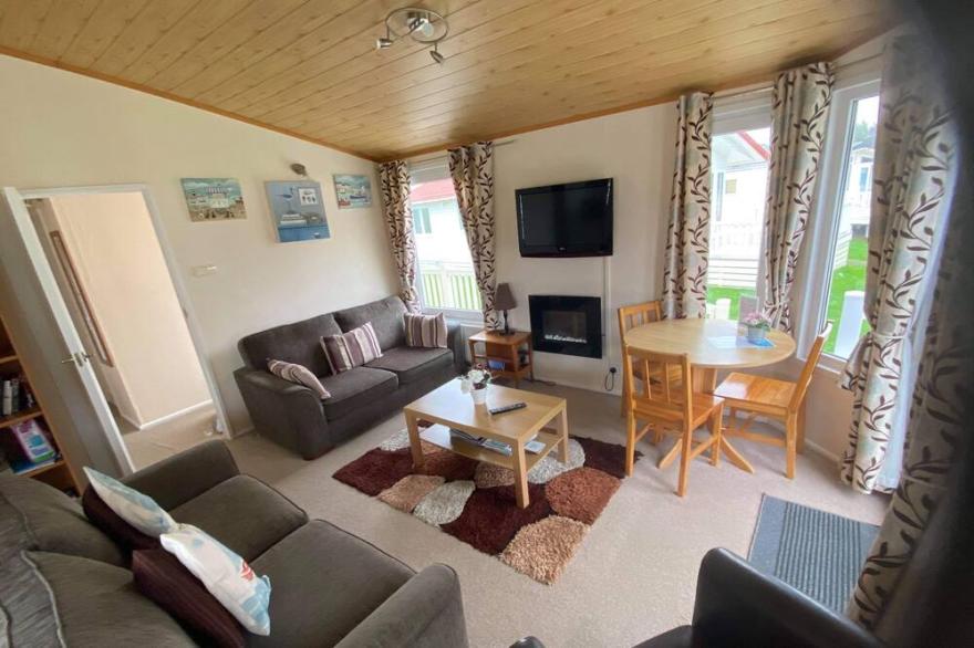Harvey’s Hideaway Lodge - 6Berth(Superior), Child & Pet Friendly, Private Beach