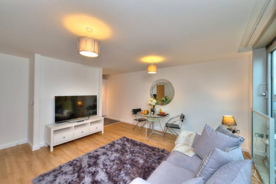 Manhattan House by Pay As U Stay