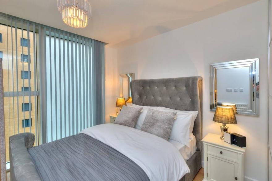 Manhattan House by Pay As U Stay