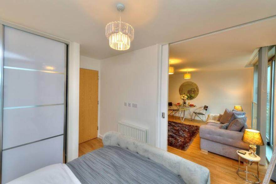 Manhattan House by Pay As U Stay