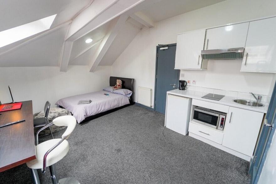 Large top floor studio!
