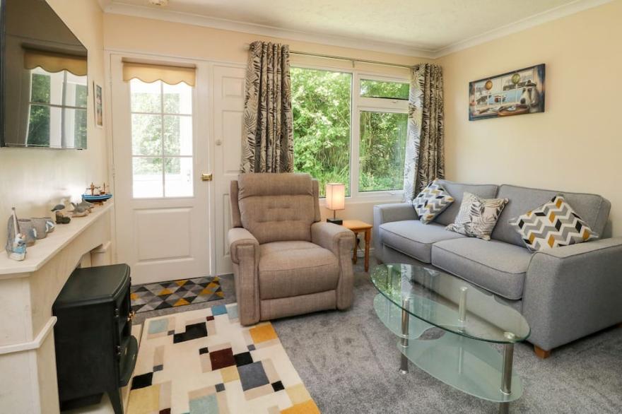 25 THE GLADE, romantic, character holiday cottage in Kilkhampton