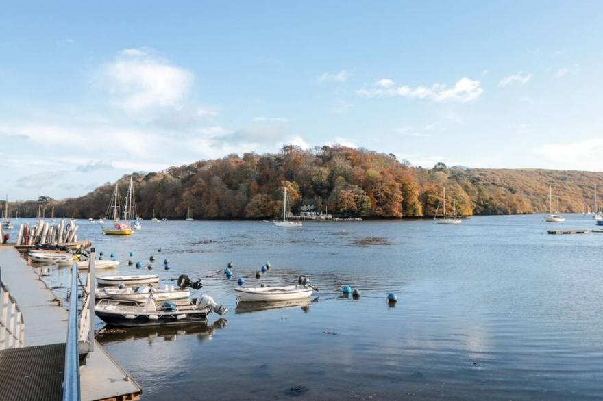 BARBERRY BROOK, pet friendly, luxury holiday cottage in Dittisham