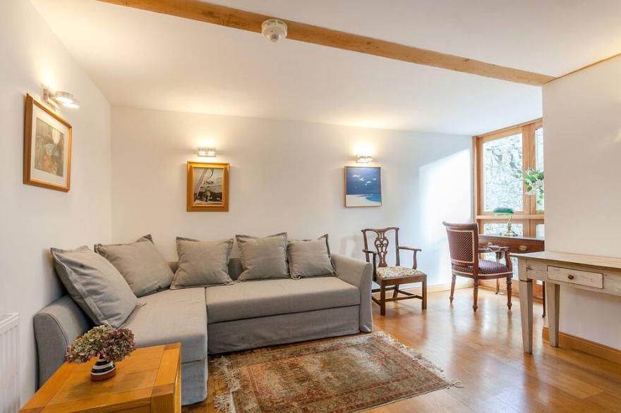 BARBERRY BROOK, pet friendly, luxury holiday cottage in Dittisham