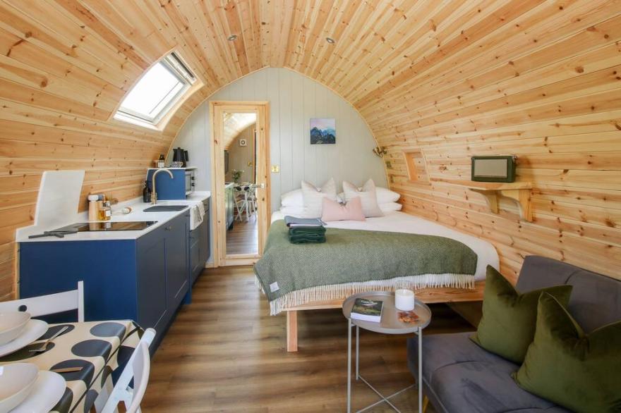 DERI POD, romantic, luxury holiday cottage in Guilsfield