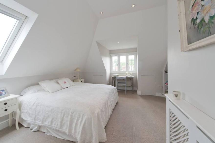 Spacious 7 Bedroom Family Home, Barnes