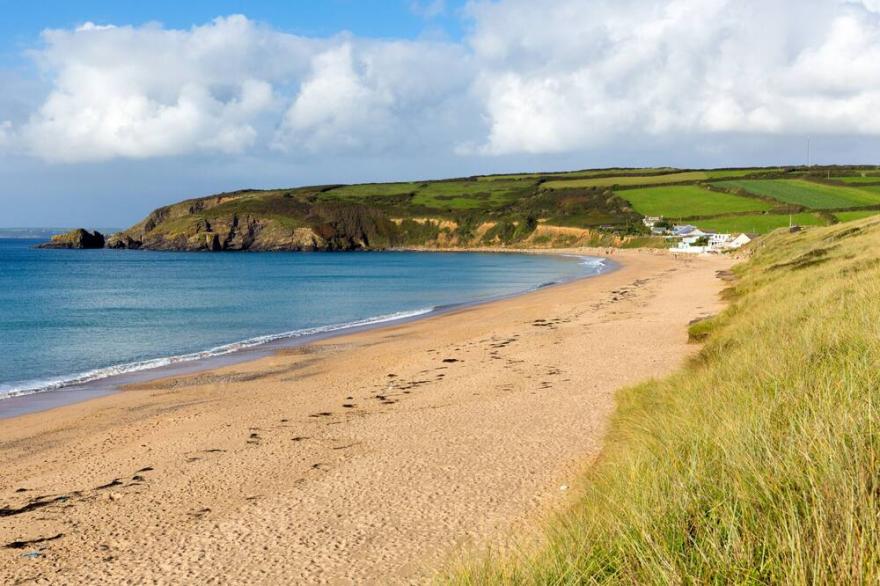 Charming sea-side location with excellent local amenities