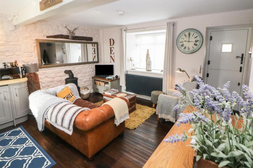 THE DEN, with a garden in Whitby