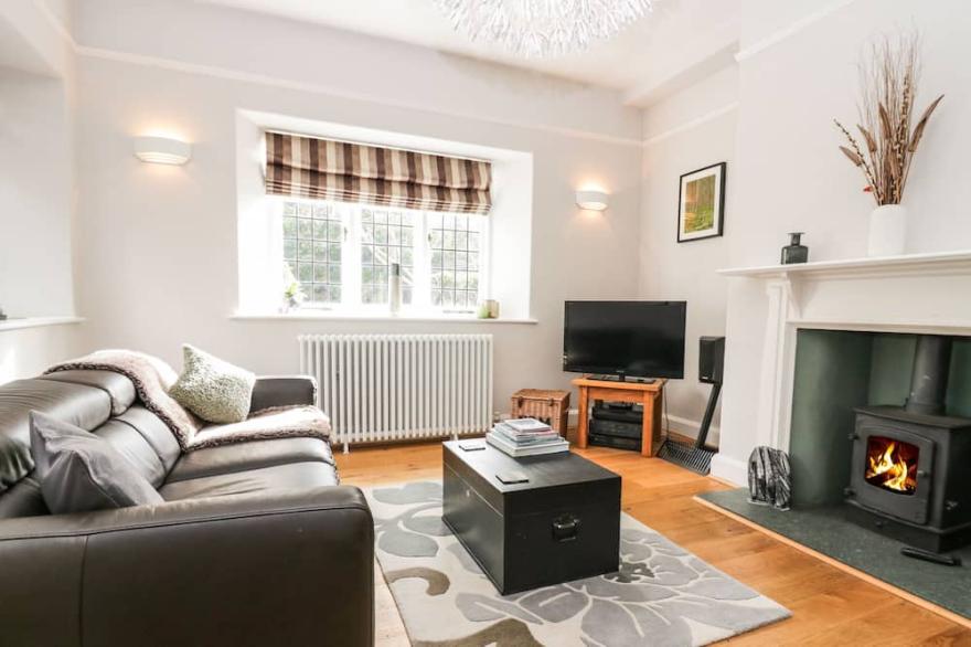 CONNIE'S COTTAGE, family friendly, with open fire in Ambleside