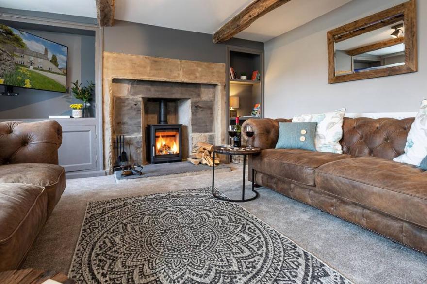 LONGLANDS FARM COTTAGE, family friendly, with hot tub in Cartmel