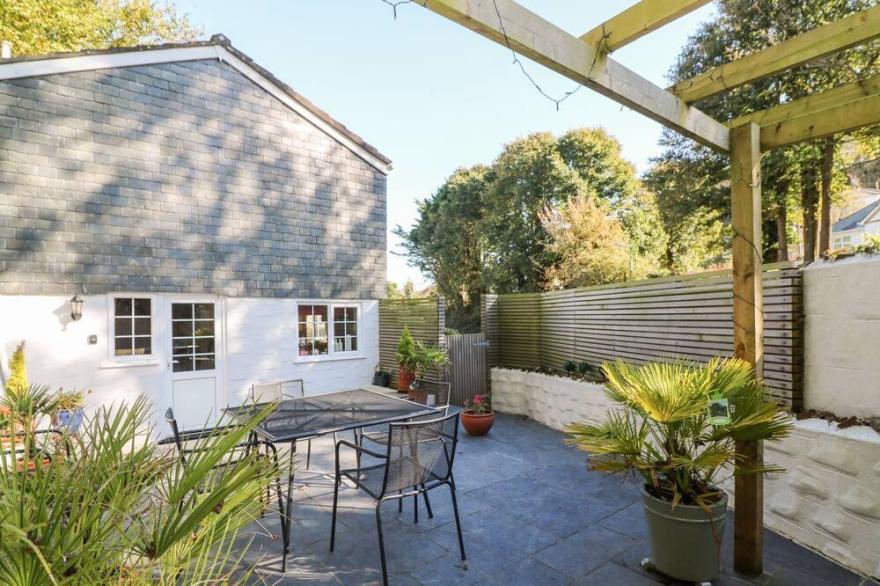 BEACH WAY COTTAGE, family friendly, with a garden in Gorran Haven