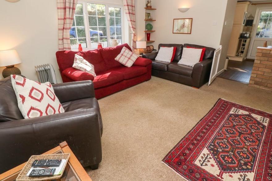 BEACH WAY COTTAGE, family friendly, with a garden in Gorran Haven