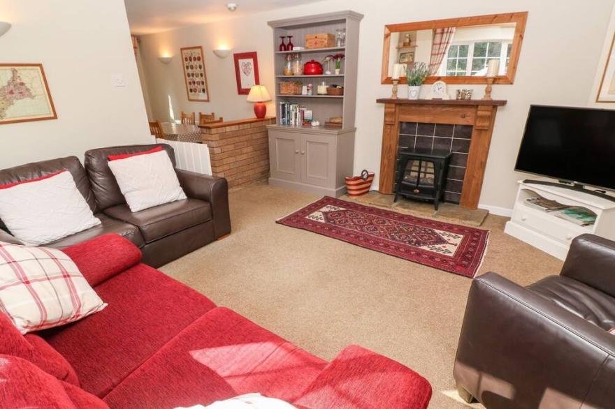 BEACH WAY COTTAGE, family friendly, with a garden in Gorran Haven