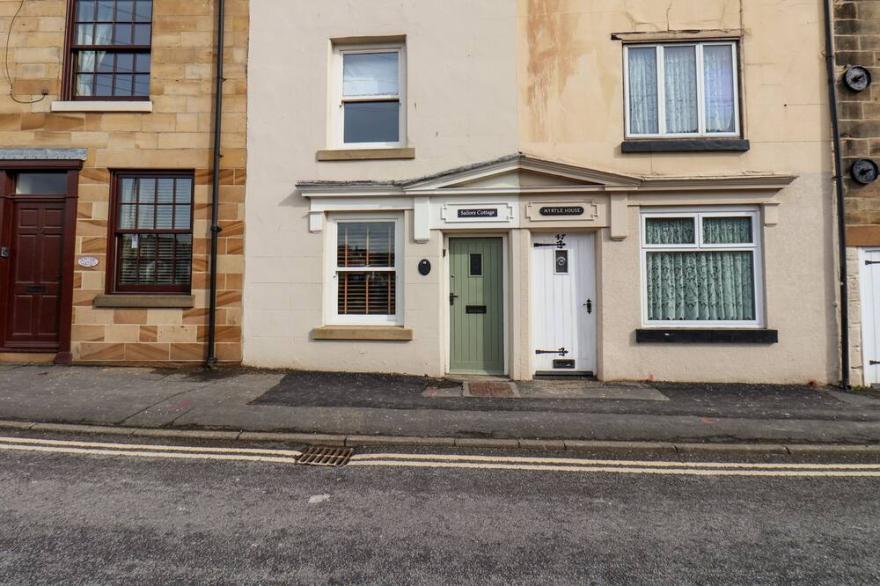 SAILORS COTTAGE, character holiday cottage in Whitby