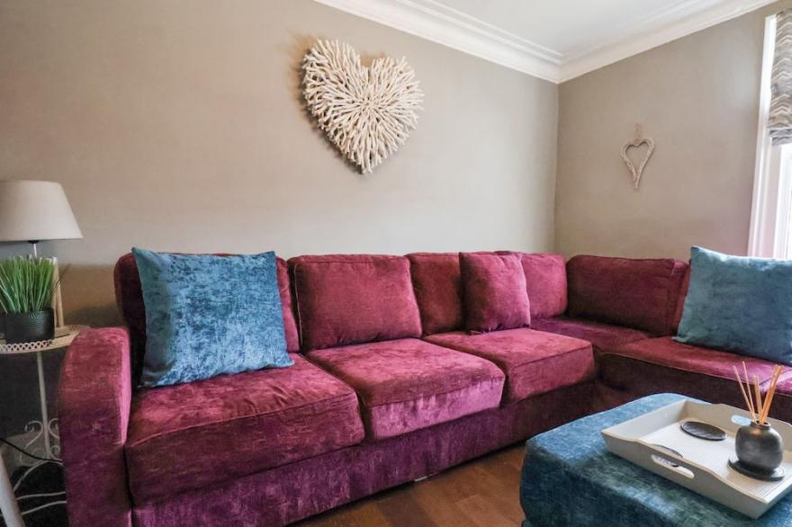 SAILORS COTTAGE, character holiday cottage in Whitby