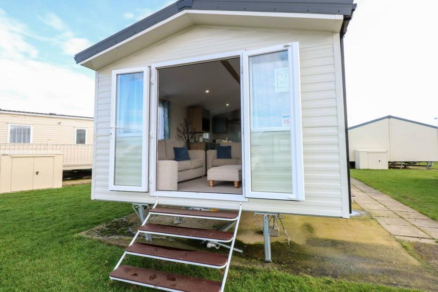 CARAVAN KENSINGTON 165, pet friendly in Hunstanton