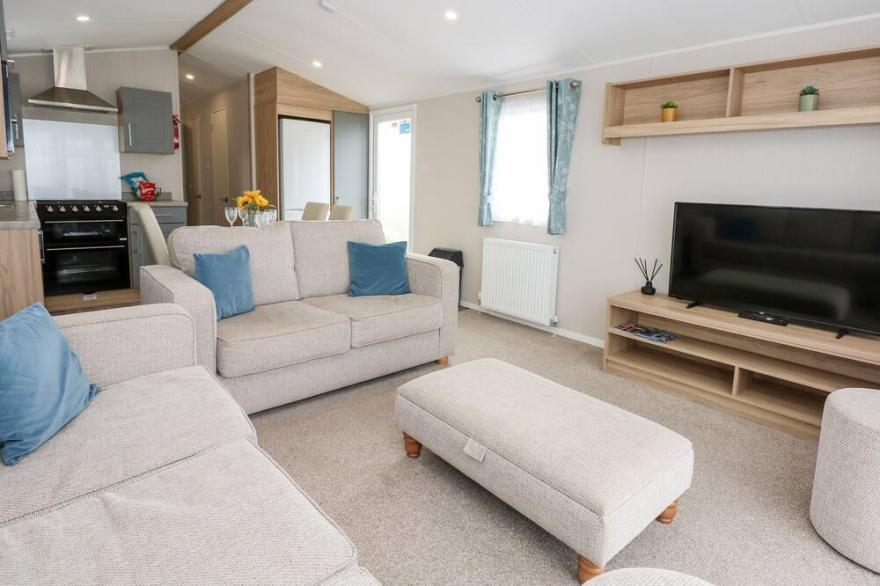 CARAVAN KENSINGTON 165, pet friendly in Hunstanton