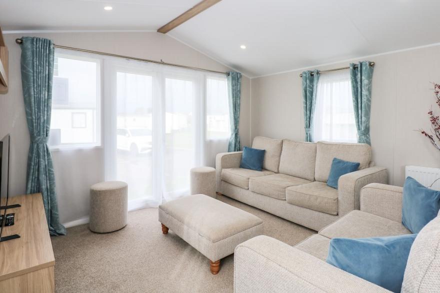 CARAVAN KENSINGTON 165, pet friendly in Hunstanton