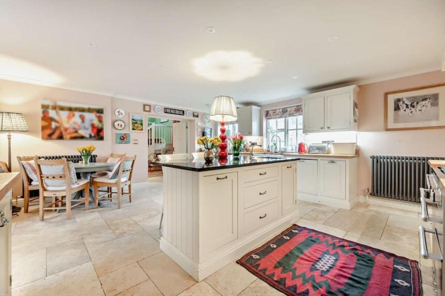 Newleaze Farm is an impressive family farmhouse with a large garden in a private rural setting.
