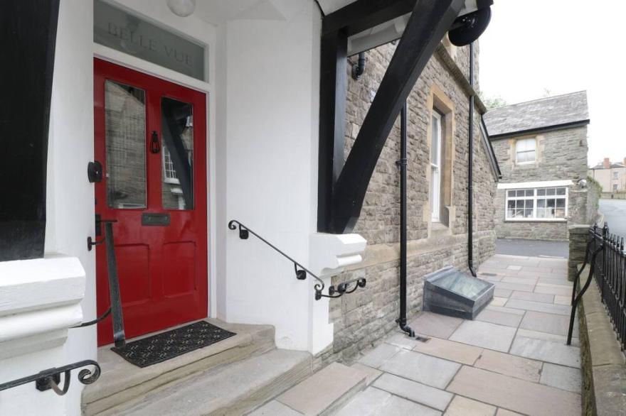 BELLE VUE, family friendly, luxury holiday cottage in Hay-On-Wye