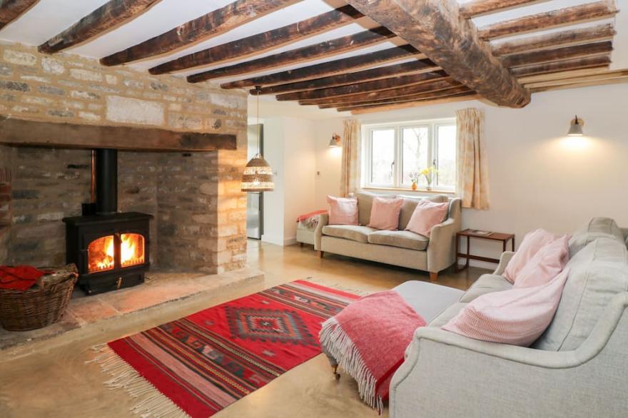 HIGH COGGES FARM HOLIDAY COTTAGES, pet friendly in Witney