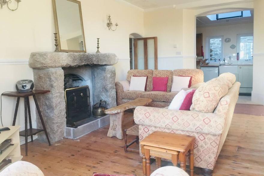 Characterful cottage 10 minutes walk into town, pet friendly!