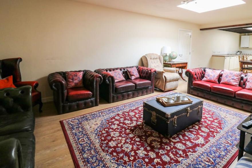 THE MIDDLETON, pet friendly, character holiday cottage in Rhayader