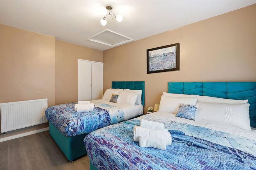 Three Bed Luxury Home in London 7 mins from train station
