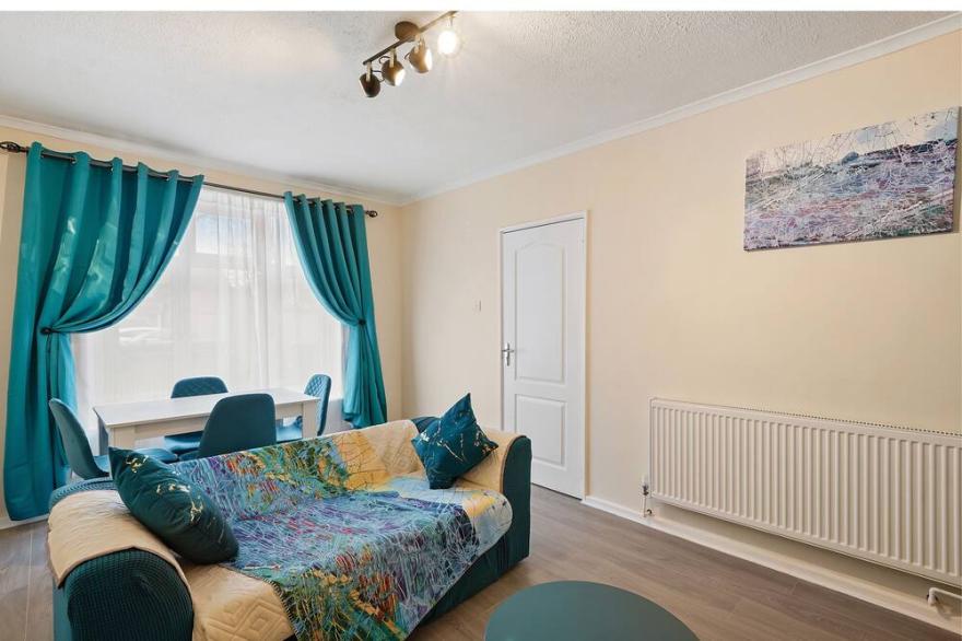 Three Bed Luxury Home in London 7 mins from train station