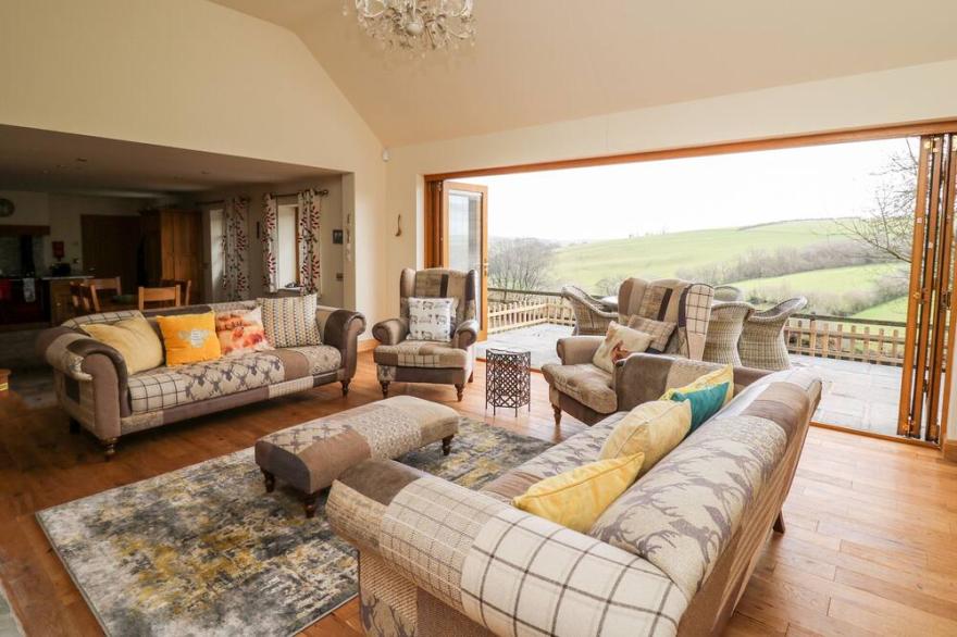 THE ORCHARD, pet friendly, luxury holiday cottage in Knighton
