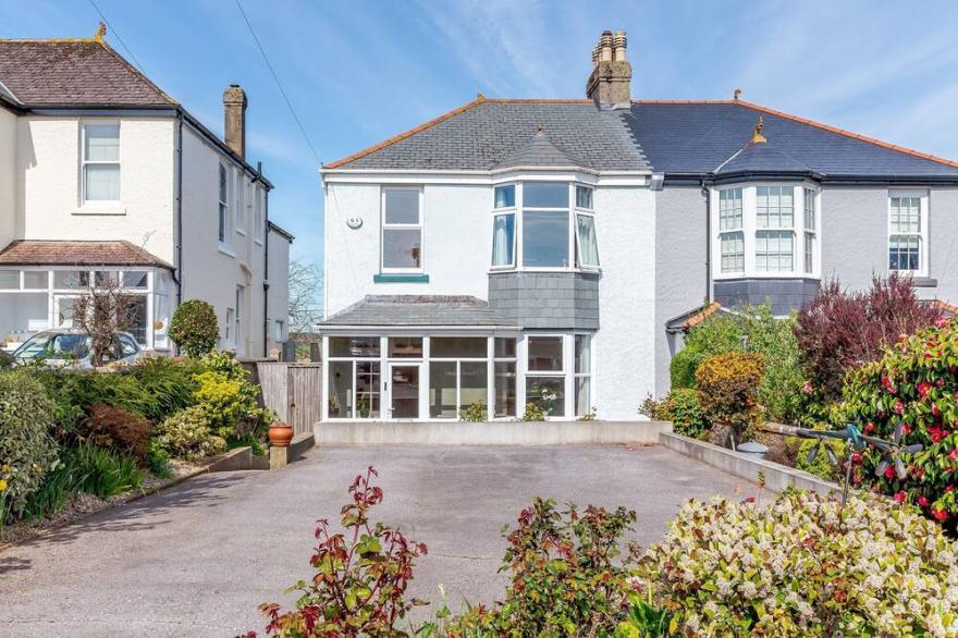 4 bedroom accommodation in Dartmouth