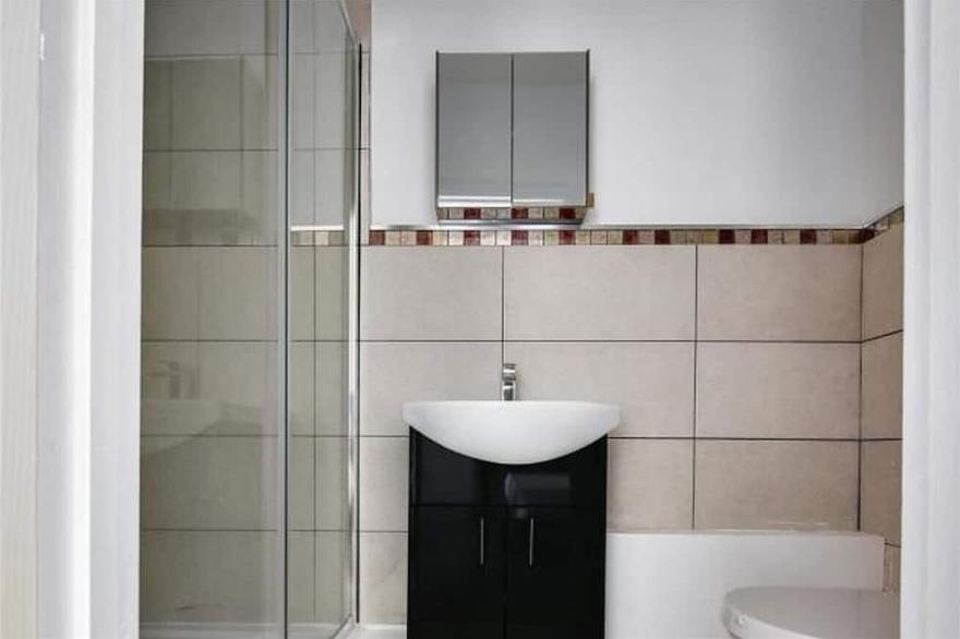 Limehouse: 4 Bedroom 3 Bathroom Townhouse with Private Garden