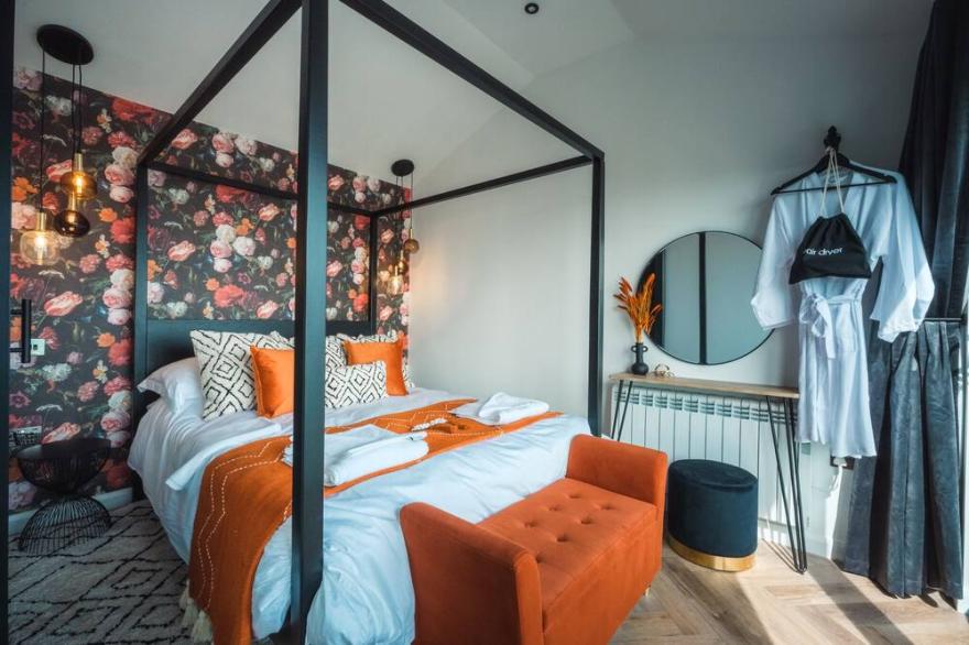 Luxury Lodge with panoramic sea views and private hot tub - 5 mins walk to beach
