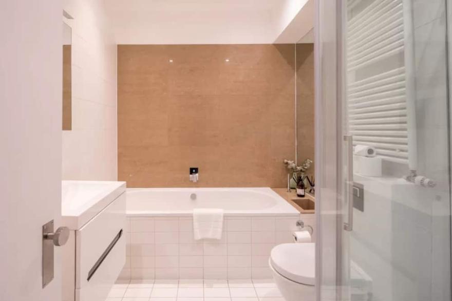 Modern 4bed 3 bath close to Hyde Park